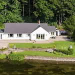 Nyaraló Quince Tree *